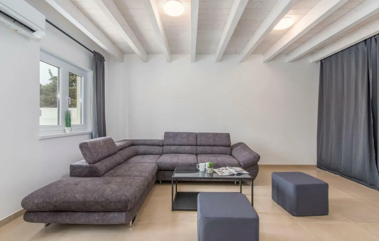 Villas Marisol Premantura 0*,