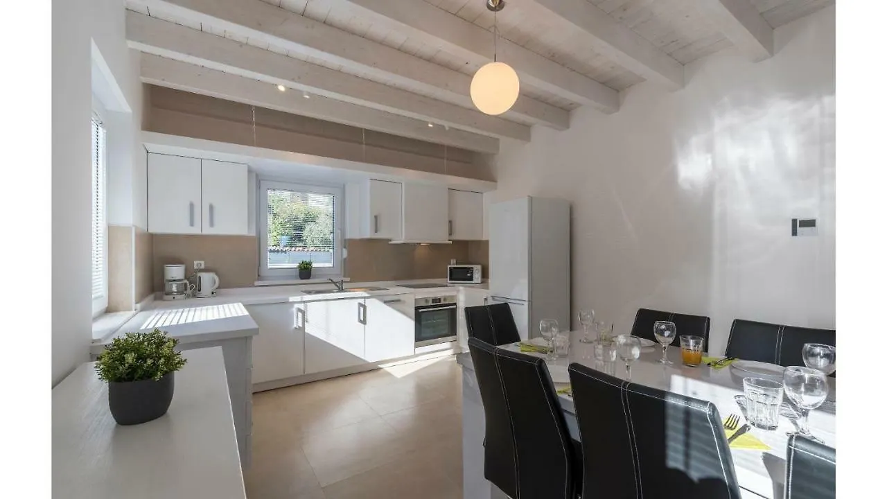 Villas Marisol Premantura 0*,